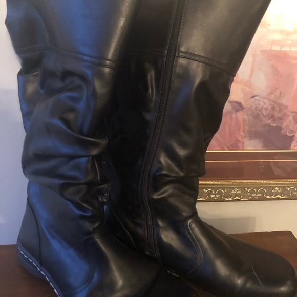 Boots - Picture 3 of 3